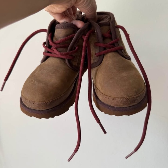 UGG Neumel II Waterproof Lace-Up Boots, Toddler size 11 - Picture 4 of 6